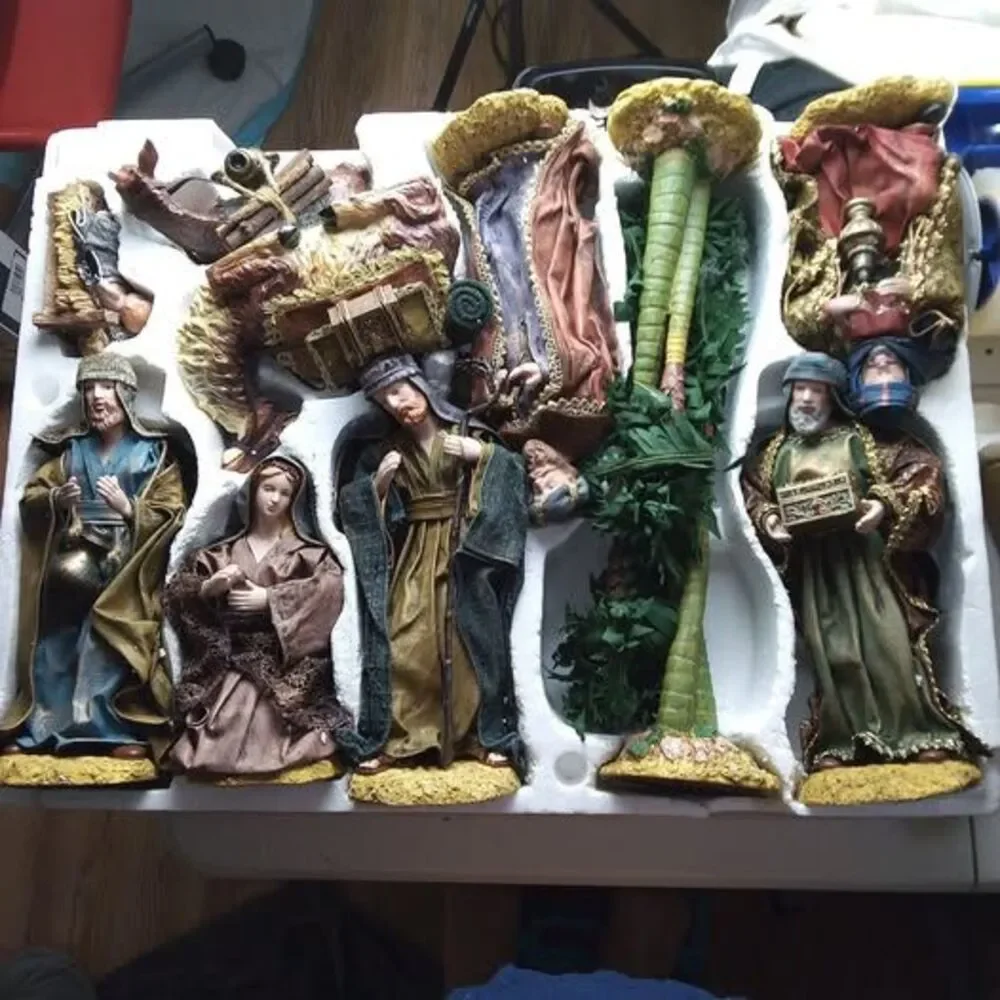 GRANDEUR NOEL FABRIC MACHE NATIVITY SET 2001-COMPLETE
